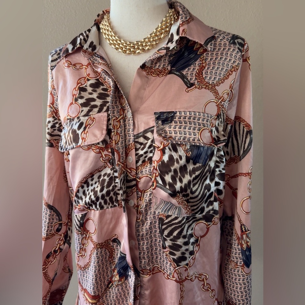 Chain and animal print button down satin polyester top - Picture 4 of 10